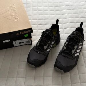 Adidas Men’s Terrex Swift R3 GTX - Black and Gray Trail/Hiking Shoes - Size 9